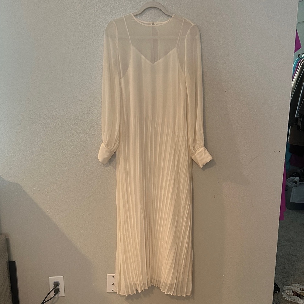 Elegant Cream Pleated Long Sleeve Maxi Dress